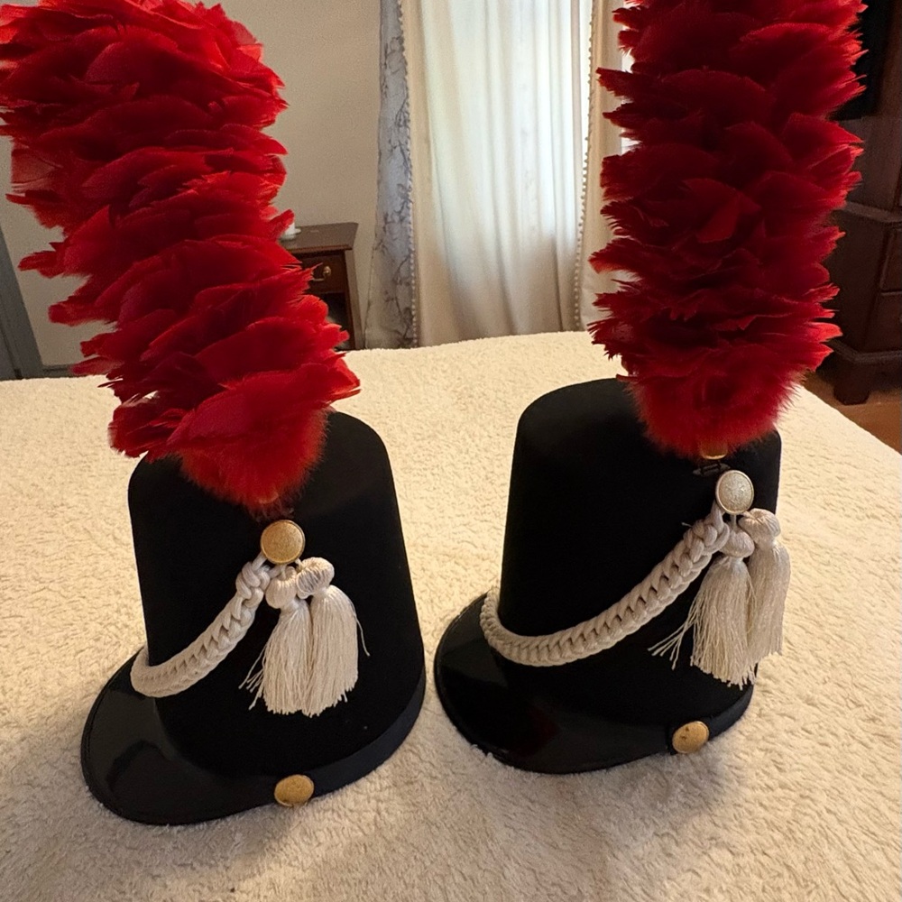 Black with Red Plumes/ Wooden Solider Hats - Picture 2 of 4